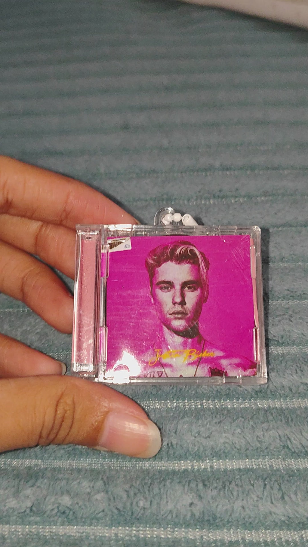 1 PC - CUSTOMIZABLE KEYCHAIN (PROVIDE YOUR IMAGES OR REQUEST WHICH ALBUM/POSTER)